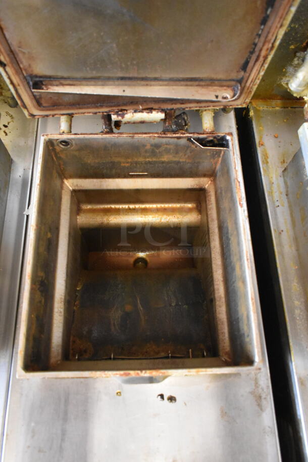 Henny Penny 600 Stainless Steel Commercial Floor Style Natural Gas Powered Pressure Fryer on Commercial Casters. 80,000 BTU. - Image 4 of 7