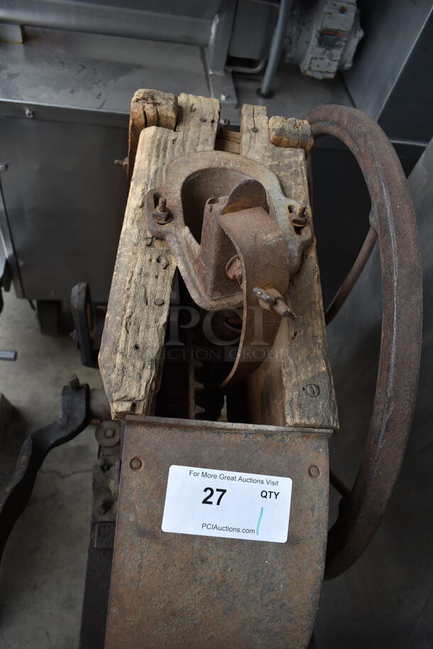 ANTIQUE! Metal Floor Style Single Hole Corn Sheller. - Image 6 of 7