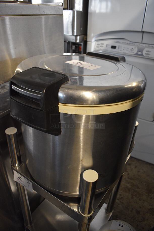 Amko Winco RW-S450 Stainless Steel Commercial Countertop Rice Cooker. 110 Volts, 1 Phase. Goes GREAT w/ Lot 42! 15x18x15. Tested and Working! - Image 4 of 5