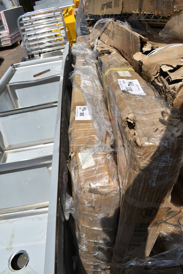 BRAND NEW SCRATCH AND DENT! Regency 600PR20316K 20 Pan End Load Stainless Steel Bun / Sheet Pan Rack - Unassembled. May Be Missing Pieces. - Image 2 of 3