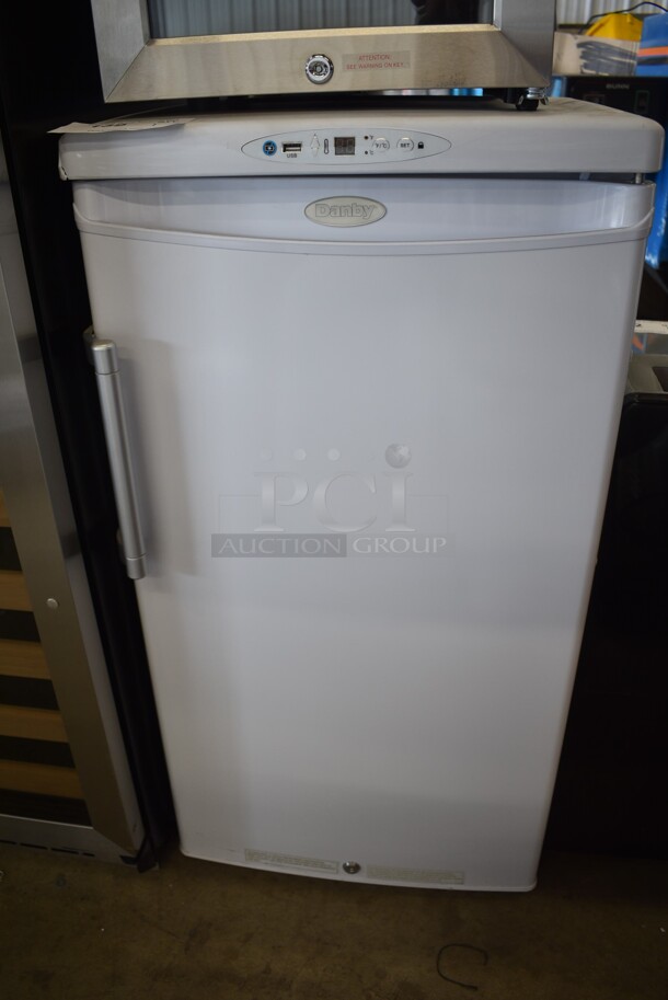 BRAND NEW SCRATCH AND DENT! Danby DH032A1W 3.2 Cu. ft Compact Medical Refrigerator. 115 Volts, 1 Phase. Tested and Working! - Image 2 of 5