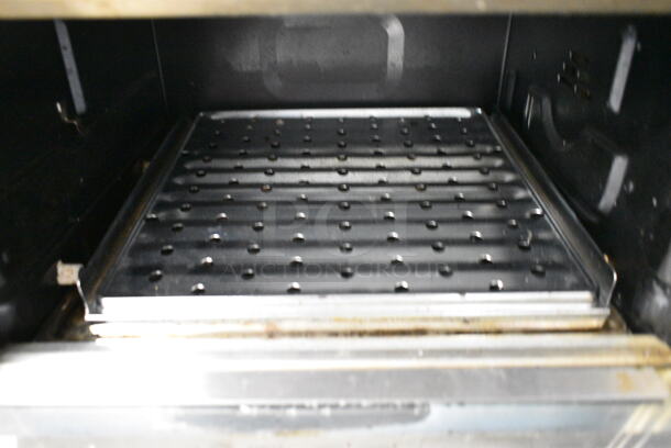 Cuisinart TOB-195 Metal Countertop Toaster Oven. 120 Volts, 1 Phase.  - Image 6 of 7