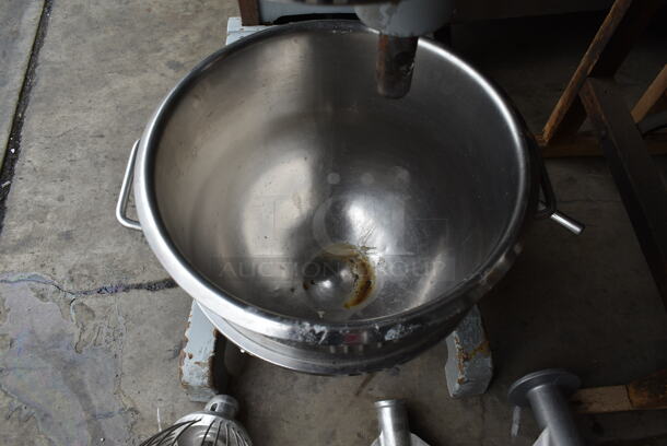 Globe SP30P Metal Commercial Floor Style 30 Quart Planetary Dough Mixer w/ Stainless Steel Mixing Bowl, Whisk, Paddle and Dough Hook Attachments. 220 Volts, 1 Phase.  - Image 5 of 9