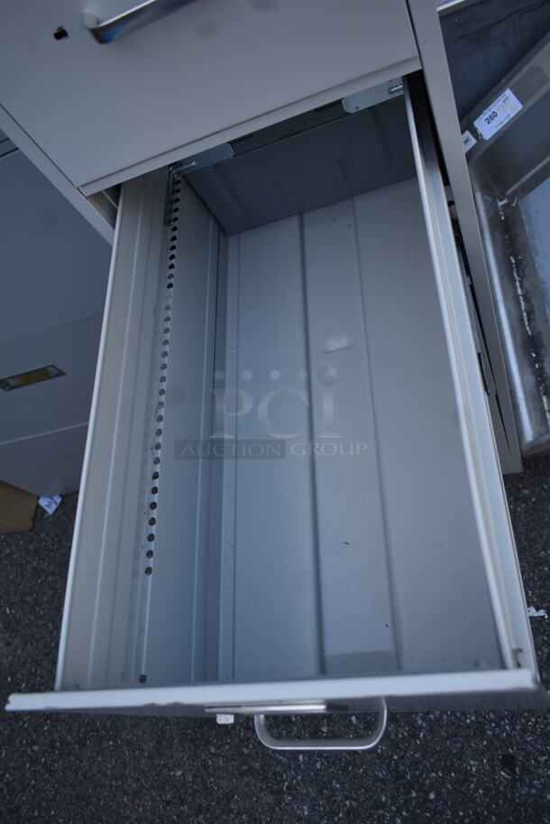 Hon Metal 4 Drawer Filing Cabinet. - Image 4 of 6