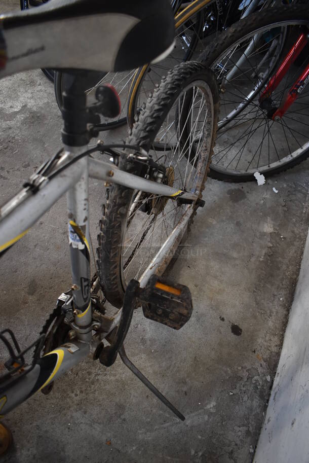 Trek 820 Metal Gray and Yellow Mountain Bicycle. 22x69x38 - Image 8 of 8