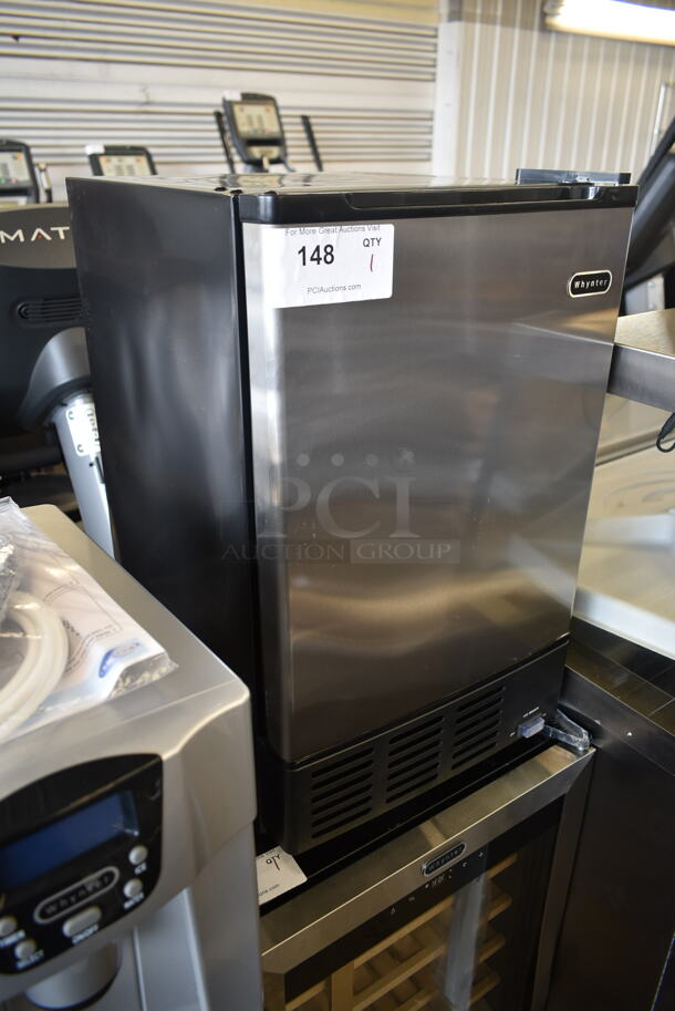 BRAND NEW SCRATCH AND DENT! Whynter UIM-155 15" Built In Ice Maker Machine Stainless Steel 12lb. 115 Volts, 1 Phase. Tested and Working!
 - Image 2 of 5