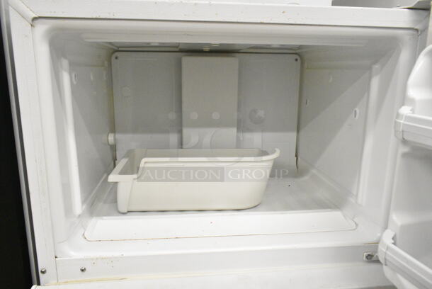 General Electric GE HTR15ABMDRWW Metal Cooler w/ Freezer. 115 Volts, 1 Phase. Tested and Working! - Image 2 of 6