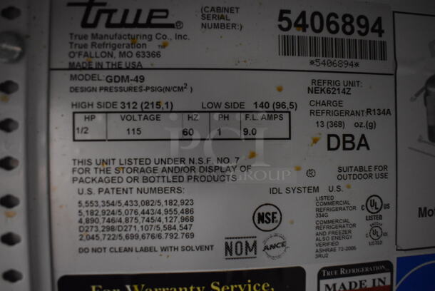 2011 True GDM-49 ENERGY STAR Metal Commercial 2 Door Reach In Cooler Merchandiser w/ Poly Coated Racks. 115 Volts, 1 Phase. 54x32x78. Tested and Powers On But Does Not Get Cold - Image 4 of 8