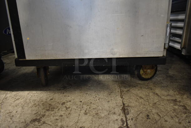 Metro C200 Series Metal Commercial Heated Holding Cabinet on Commercial Casters. Tested and Working! - Image 4 of 6