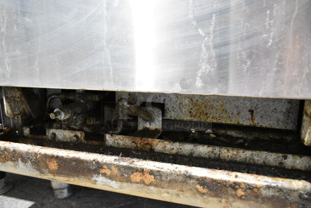 Radiance Stainless Steel Commercial Gas Powered 4 Burner Range w/ Oven, Over Shelf and Back Splash.  - Image 5 of 7