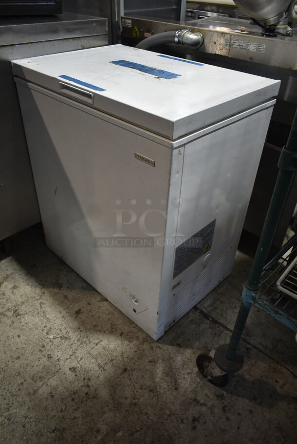 Insignia NS-CZ50WH6 Metal Chest Freezer w/ Hinge Lid. Tested and Working! - Image 2 of 4