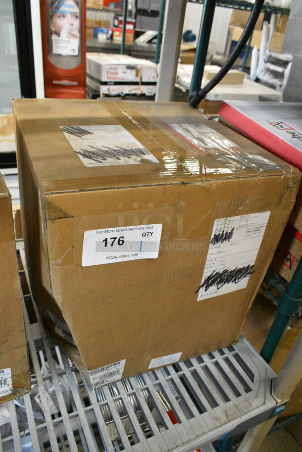 BRAND NEW IN BOX! Vollrath 741101D Mirage 11 Qt. Silver Drop-In Induction Rethermalizer. 120 Volts, 1 Phase.  - Image 3 of 4