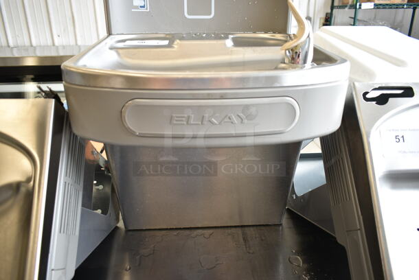 BRAND NEW SCRATCH AND DENT! Zurn Elkay EZSTLDWS_1G ezH20 8 GPH Light Gray Hands-Free Filtered Bottle Filling Station with Drinking Fountain - Image 6 of 7