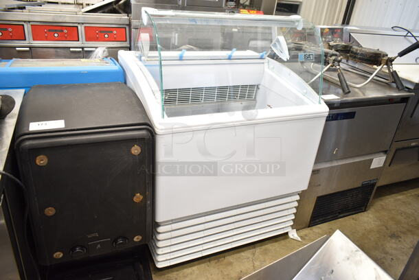 Bastia ISETTA4TP Metal Commercial Floor Style Merchandiser Display Case. 230 Volts, 1 Phase.  - Image 1 of 4