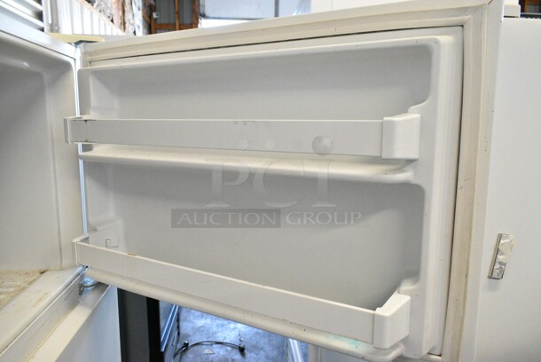 Maytag M1TXEGMYW01 Metal Cooler w/ Freezer. 115 Volts, 1 Phase. Tested and Working! - Image 4 of 7