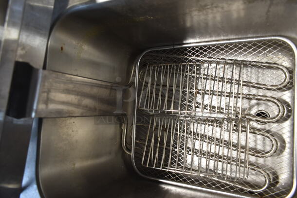 Avantco 177F200 Stainless Steel Commercial Countertop Electric Powered Single Bay Deep Fat Fryer. 208-240 Volts, 1 Phase. - Image 3 of 5