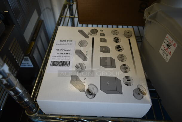 BRAND NEW SCRATCH AND DENT! Robot Coupe R 2 Dice Ultra Metal Commercial Countertop Food Processor w/ Bowl, Lid, Grater Blade, Slicer Blade, S Blade and D Clean Kit. 120 Volts, 1 Phase. Tested and Working! - Image 7 of 10