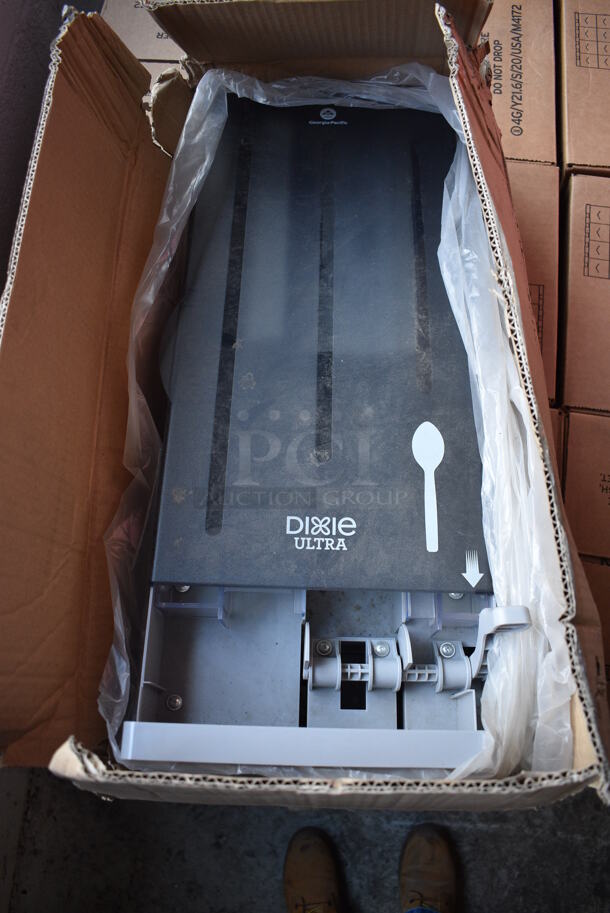 IN ORIGINAL BOX! Dixie Gray Poly Plastic Spoon Dispenser. 