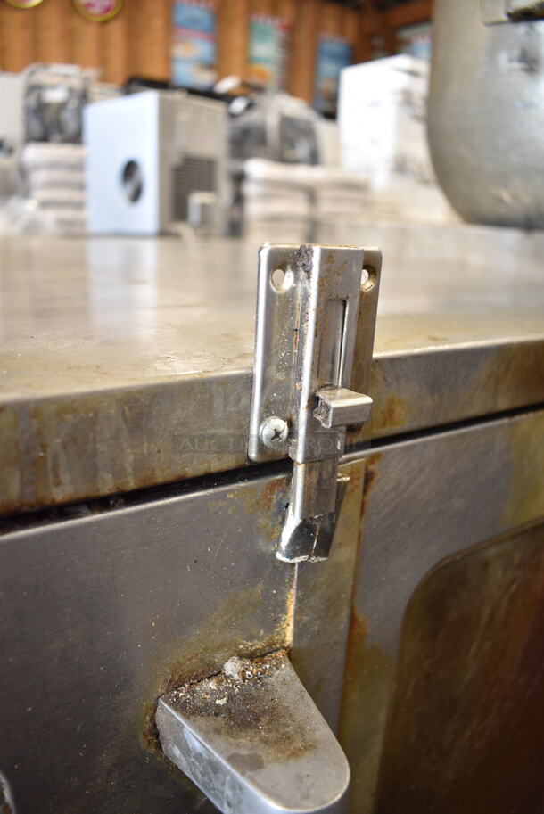 Southbend Stainless Steel Commercial Natural Gas Powered Full Size Convection Oven w/ View Through Doors and Metal Oven Racks. - Image 5 of 7