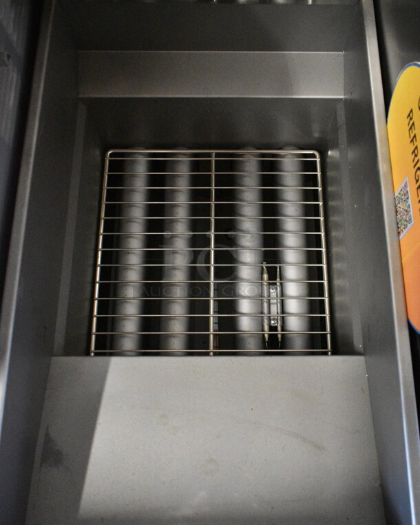 BRAND NEW SCRATCH AND DENT! 2024 Pitco Frialator SG14 Stainless Steel Commercial Floor Style Natural Gas 40-50 lb Deep Fat Fryer w/ 2 Metal Fry Baskets. 110,000 BTU - Image 9 of 11