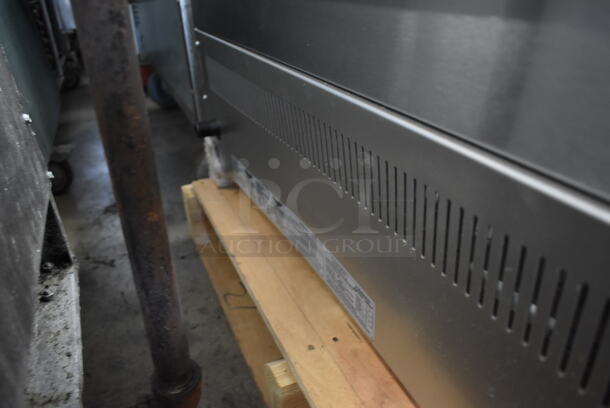 BRAND NEW SCRATCH AND DENT! Vollrath CBL90362 Stainless Steel Commercial Countertop Natural Gas Powered Charbroiler Grill.  - Image 9 of 11