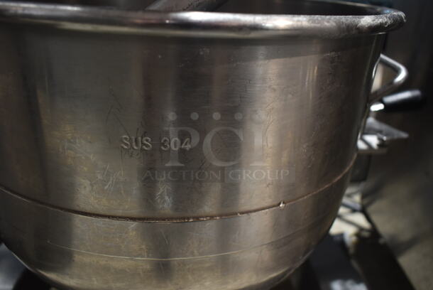 Avantco MX30 Metal Commercial 30 Quart Planetary Dough Mixer w/ Stainless Steel Mixing Bowl, Bowl Guard, Whisk, Paddle and Dough Hook Attachments. Tested and Working! - Image 8 of 9