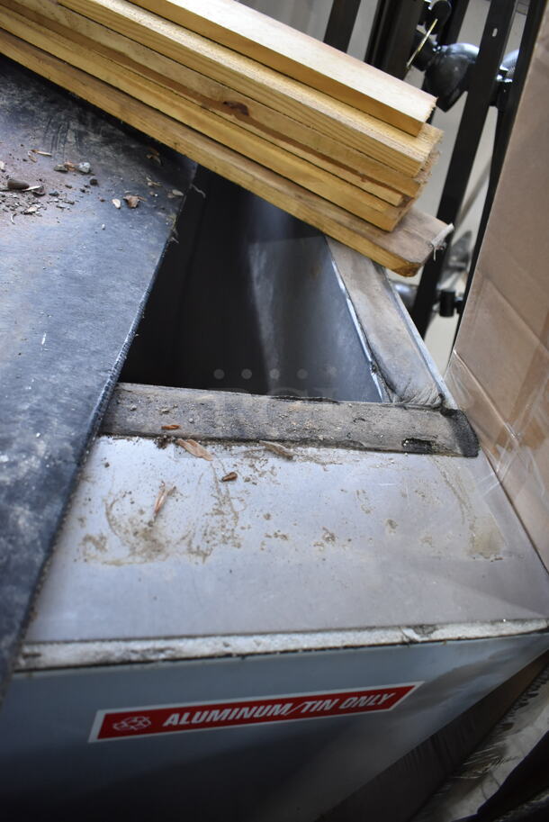 Metal Commercial Ice Bin. - Image 4 of 6