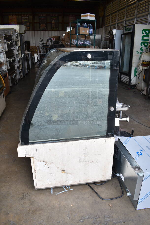 Kinco SRM38 Metal Commercial Floor Style Deli Display Case Merchandiser. See Pictures for Glass Damage. 220 Volts, 1 Phase. - Image 3 of 10