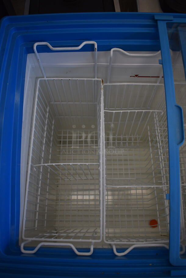 AHT RIO S 100 Metal Commercial Chest Freezer Merchandiser on Commercial Casters. 110-120 Volts, 1 Phase. 40x26x35.5. Tested and Working! - Image 5 of 6