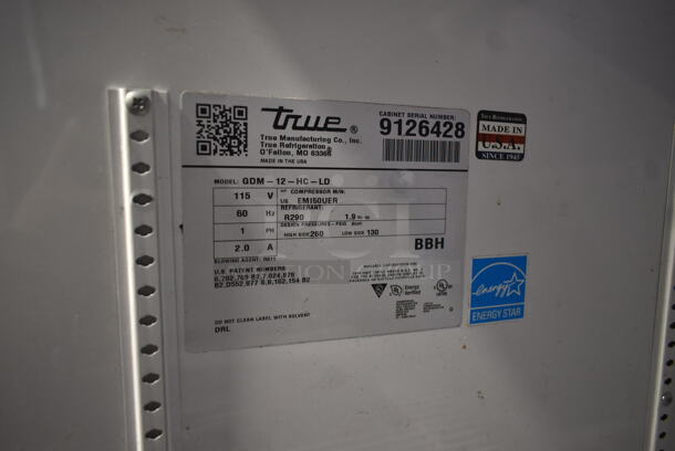 2017 True GDM-12-HC-LD ENERGY STAR Metal Commercial Single Door Reach In Cooler Merchandiser w/ Poly Coated Racks. 115 Volts, 1 Phase. Tested and Working! - Image 4 of 4