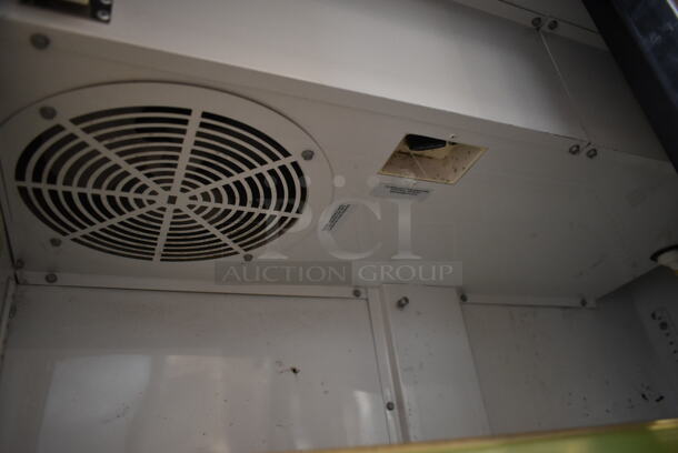 True GDM-33SSL-54 Metal Commercial 2 Door Reach In Cooler Merchandiser w/ Poly Coated Racks. 115 Volts, 1 Phase. Tested and Working! - Image 5 of 7