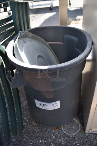 Gray Poly Trash Can w/ Lid. 19x16x17