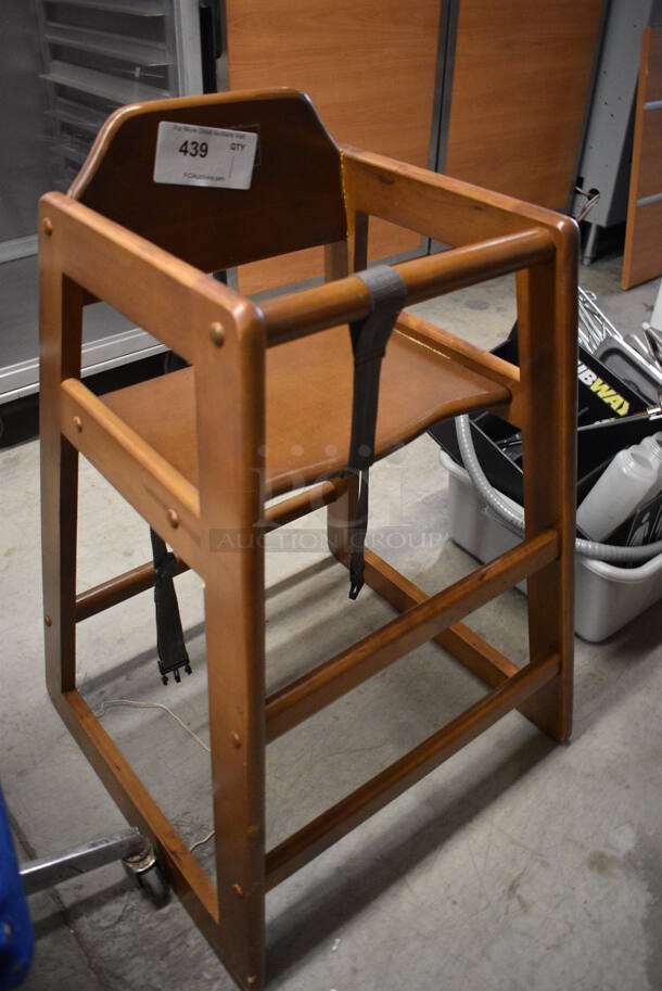 Wood Pattern High Chair. 20x19x29 - Image 2 of 3