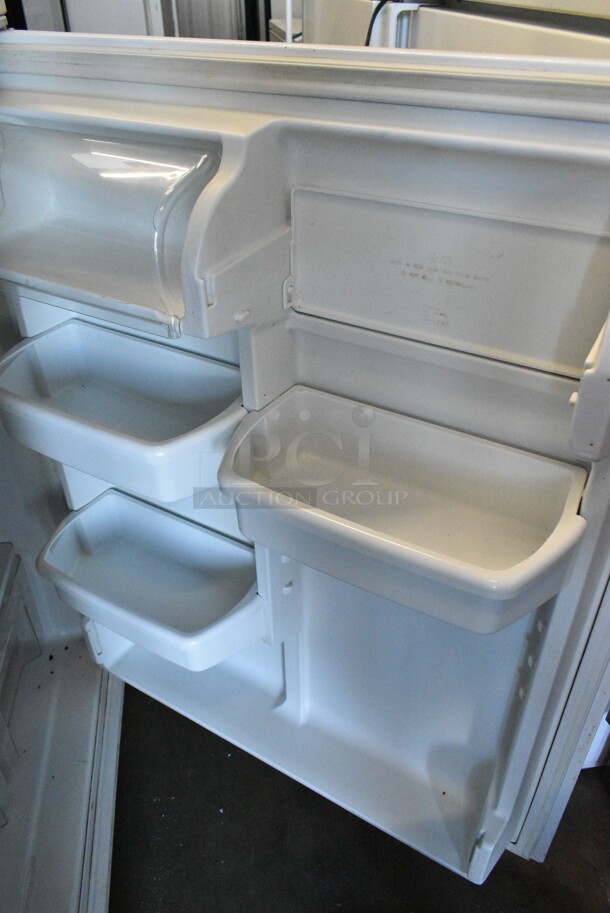Maytag M1TXEGMYW01 Metal Cooler w/ Freezer. 115 Volts, 1 Phase. Tested and Working! - Image 5 of 6