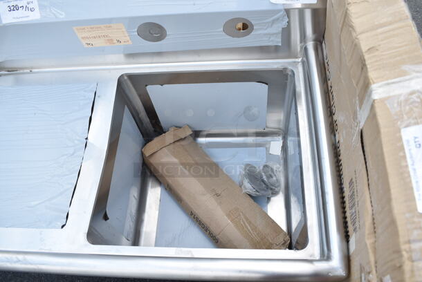 BRAND NEW SCRATCH AND DENT! Regency 60S1181818XL 38 1/2" 16-Gauge Stainless Steel One Compartment Commercial Sink with Stainless Steel Legs and 1 Drainboard - 18" x 18" x 14" Bowl - Left Drainboard - Image 3 of 7