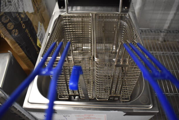 LIKE NEW! Globe PF16E Stainless Steel Countertop Electric Powered Fryer w/ 2 Metal Fry Baskets. Unit Has Only Been Used a Few Times! 208/240 Volts, 1 Phase. 11x18x18. Tested and Working! - Image 3 of 6