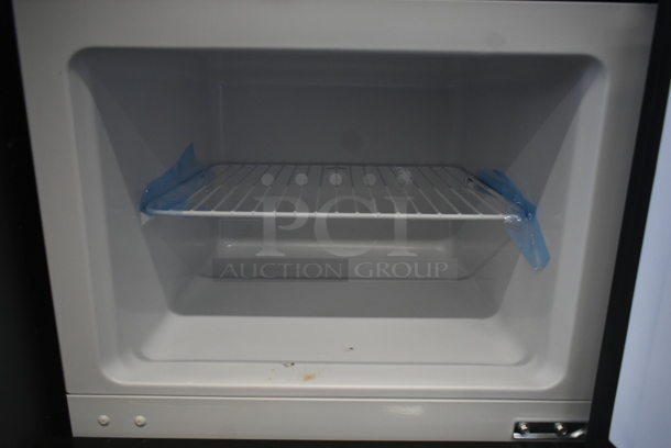 Frigidaire Metal Cooler Freezer Combo. 115 Volts, 1 Phase. Cannot Test Due To Damaged Plug - Image 2 of 5