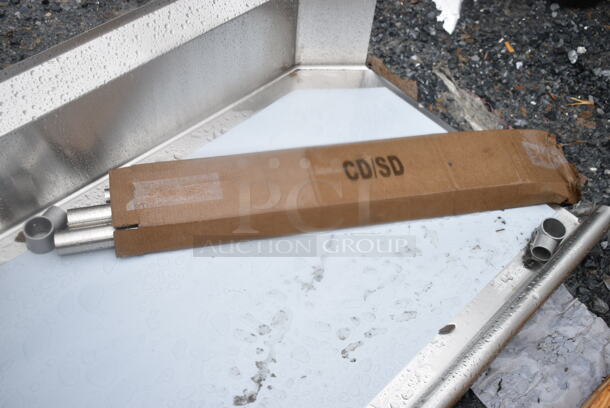 BRAND NEW SCRATCH AND DENT! Regency 600CDT48L 16 Gauge 4' Clean Dish Table - Left Drainboard - Image 4 of 5