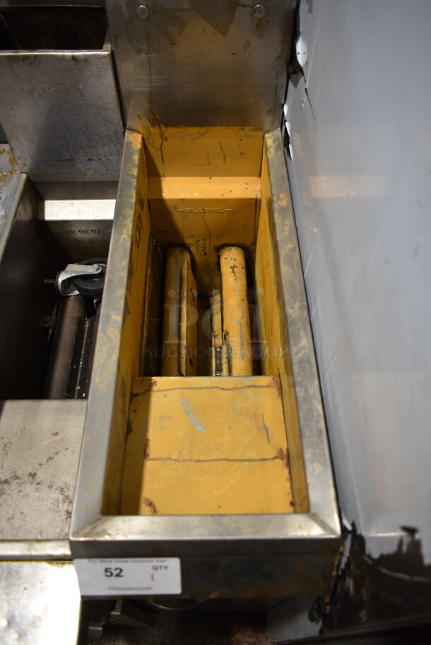 Pitco Frialator TS Stainless Steel Commercial Natural Gas Powered Slim Line Deep Fat Fryer. 55,000 BTU.  - Image 2 of 5