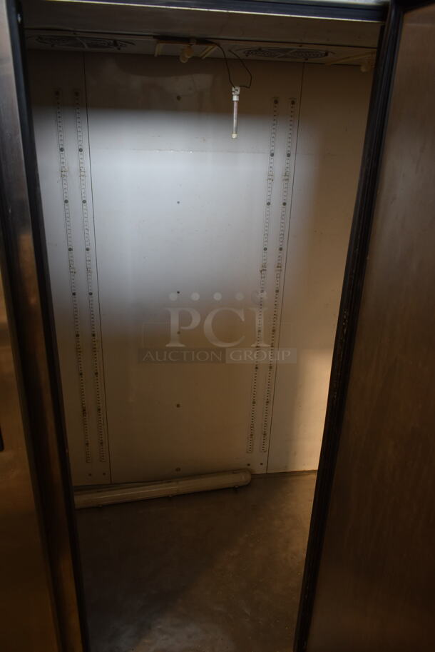 True TA3R-3S Stainless Steel Commercial 3 Door Reach In Cooler on Commercial CAsters. 115 Volts, 1 Phase. Tested and Working! - Image 7 of 8
