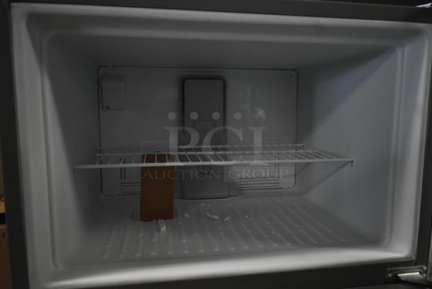 BRAND NEW SCRATCH AND DENT! Whirlpool WRT311FZDM02 Stainless Steel Cooler Freezer Combo. 115 Volts, 1 Phase. Tested and Working!  - Image 2 of 6