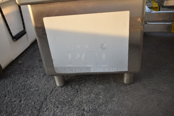 BRAND NEW SCRATCH AND DENT! Regency 600S11824 23" 16 Gauge Stainless Steel One Compartment Commercial Sink with Stainless Steel Legs and Cross Bracing - 18" x 24" x 14" Bowl - Image 6 of 7