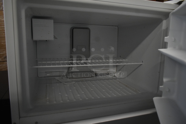 Maytag M1TXEGMYW01 Metal Cooler Freezer Combo. 115 Volts, 1 Phase. Tested and Working! - Image 2 of 6