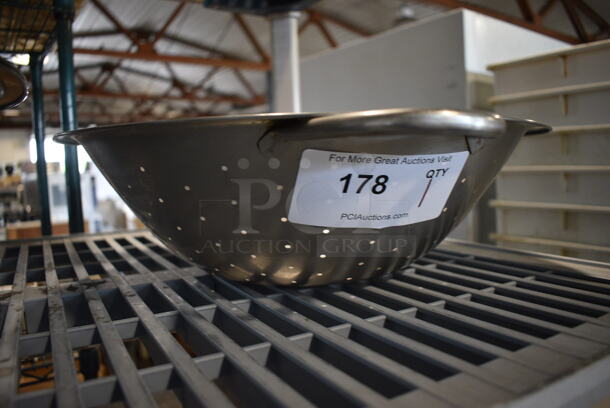 Metal Colander. 18.5x15.5x4 - Image 3 of 3