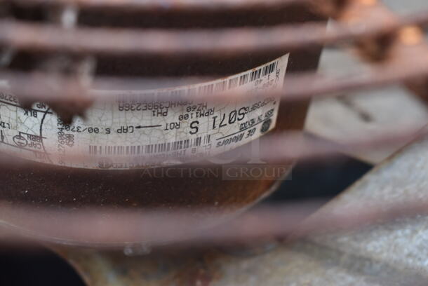 38CKC060300 Metal Commercial Air Conditioner. 208/230 Volts, 1 Phase.  - Image 4 of 5