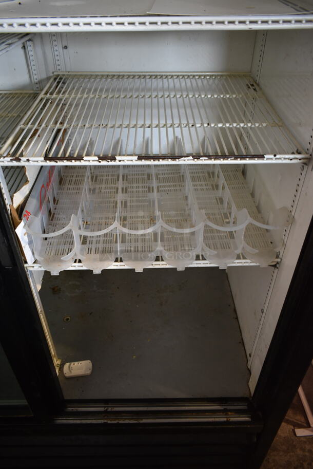 True GDM-45 Metal Commercial 2 Door Reach In Cooler Merchandiser w/ Poly Coated Racks. 115 Volts, 1 Phase. Tested and Working! - Image 7 of 8