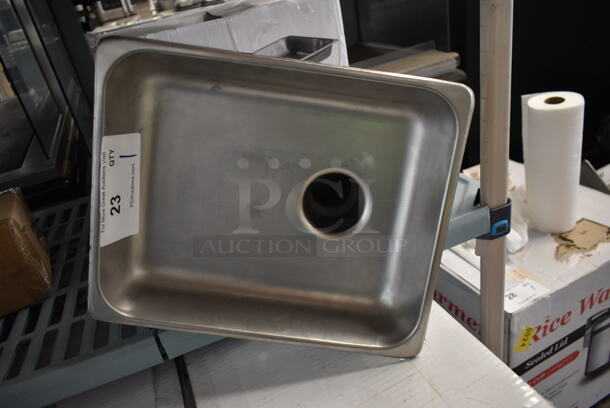 BRAND NEW SCRATCH AND DENT! Avantco 177MX20GRNDR Metal Commercial Meat Grinder w/ Tray and Pusher. 
 - Image 8 of 11