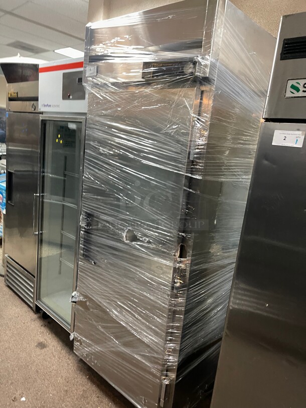 Working! Amazing! True Full Height Insulated Mobile Heated Cabinet w/ (1) Rack Capacity, 208-230v/1ph NSF Tested and Working! Maintaining 140 to 180 degrees Fahrenheit - Image 2 of 6