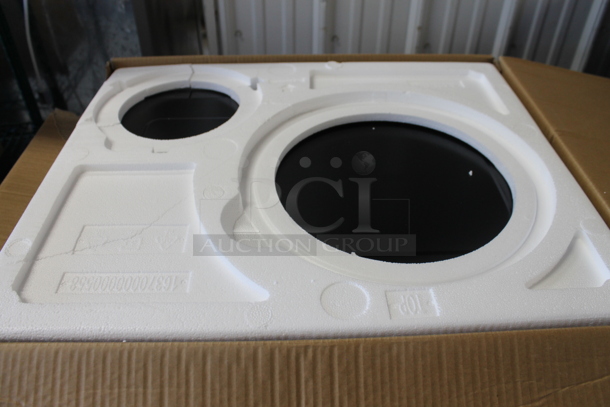 BRAND NEW SCRATCH AND DENT! Criterion CCM16M1S Countertop Microwave Oven. 120 Volts, 1 Phase.  - Image 2 of 7