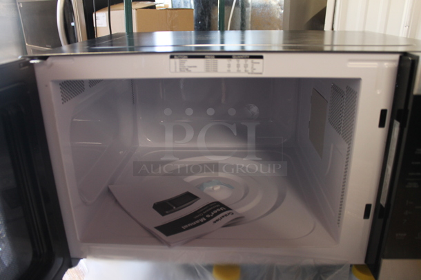 BRAND NEW SCRATCH AND DENT! Criterion CCM16M1S Countertop Microwave Oven. 120 Volts, 1 Phase.  - Image 6 of 7